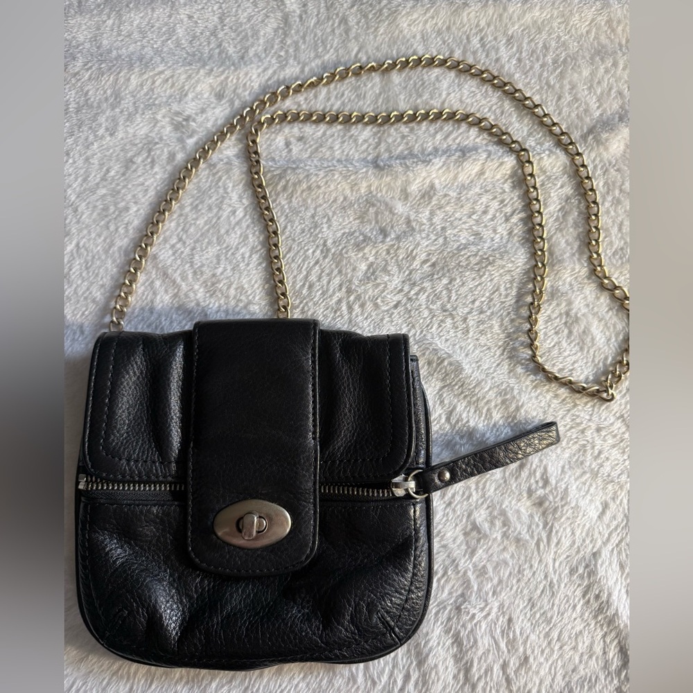 ⭐️3/$20 Banana Republic Black Leather Chain Crossbody purse  Bag Twist Closure